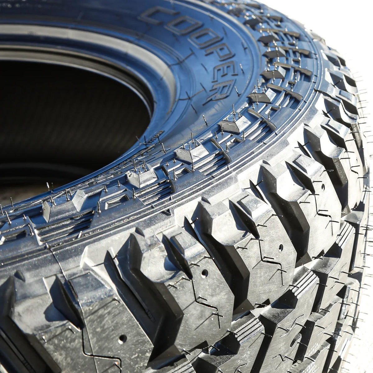 Set of 4 (Four) Cooper Discoverer S/t Maxx Lt 275/70R18 125/122Q E 10 Ply Mt M/t Mud Tires