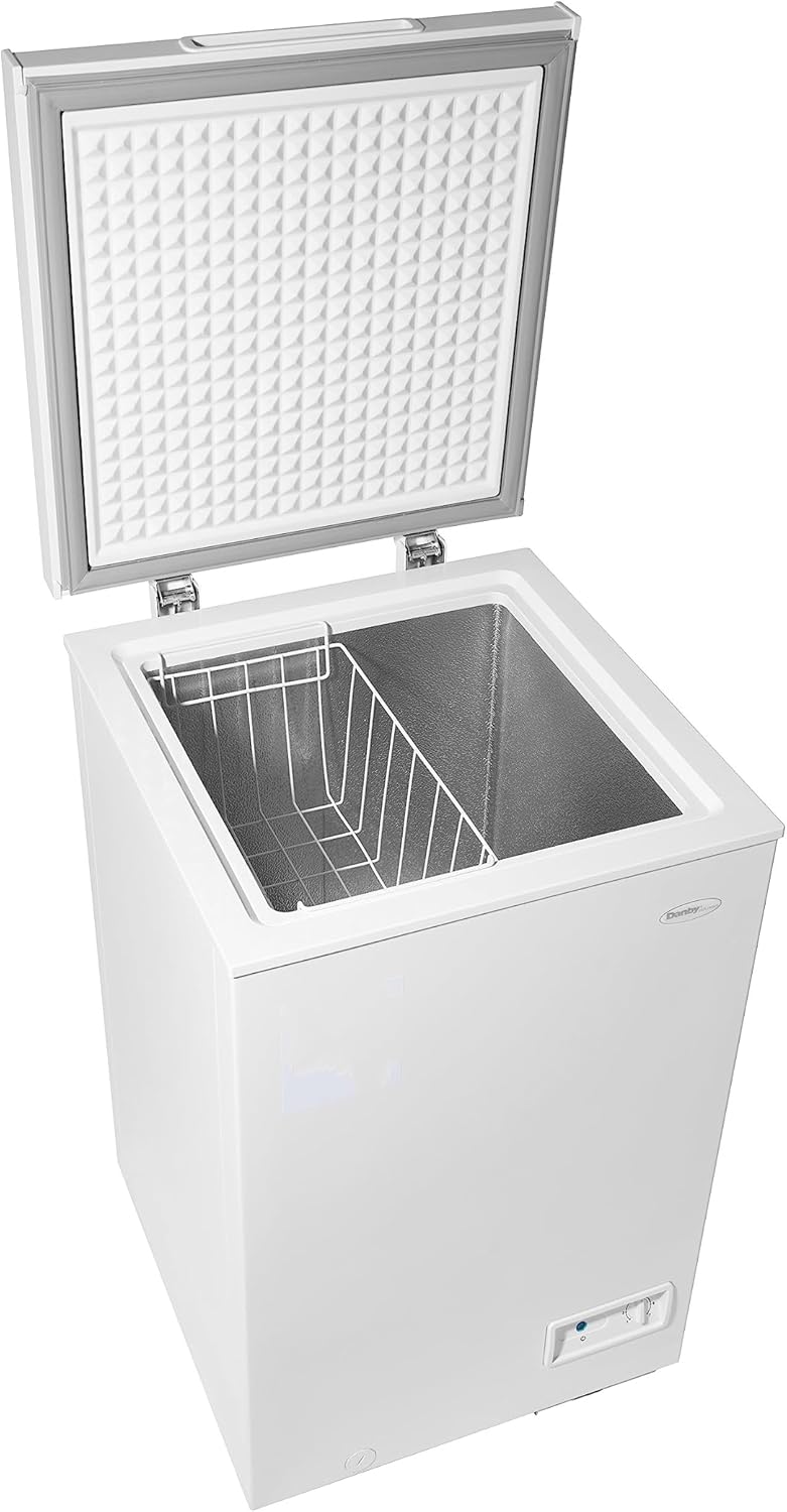 3.5 cu ft Chest Freezer with Adjustable Thermostat